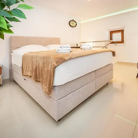 Porto With Terrace Apartment Baska (Krk)